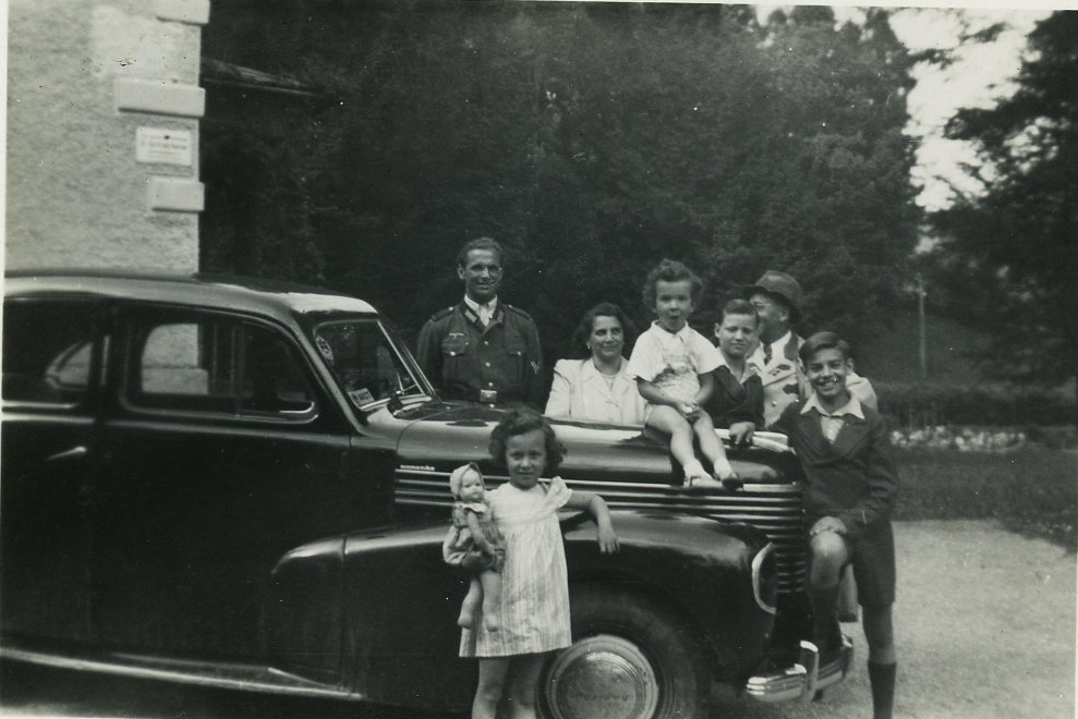 Gottfried Kumpf in Steierling 1942 mit Familie